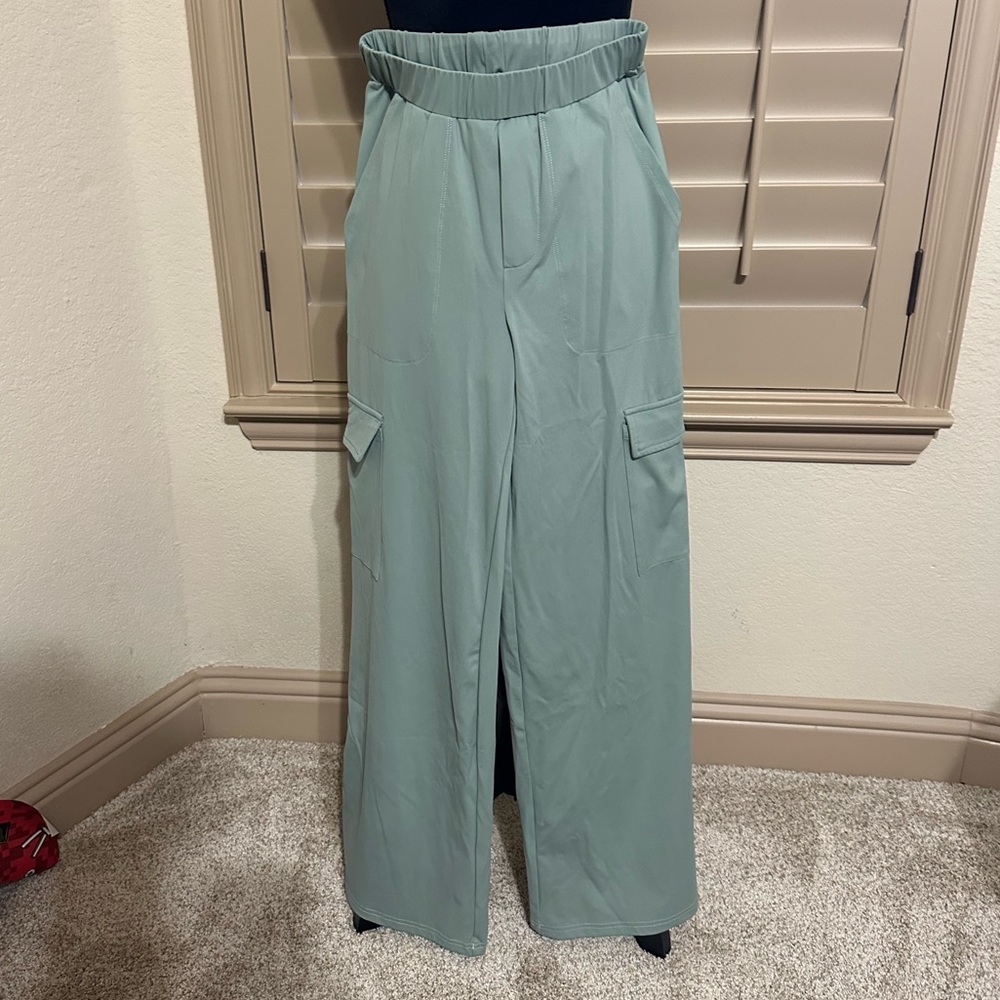 ZYIA Light Green Wide-Leg Cargo Athletic Pants size XXS